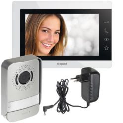   Legrand 2 vezetékes EASYKIT Essential videó kaputelefon szett: színes videó (7''), bővíthető 1 lakásos, adapterrel, fehér (Legrand 367910)