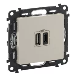   Legrand Valena Life Töltőaljzat Kettős USB C-típusú + USB A-típusú csatlakozóval, 5V–3A–15W, Túlfesz-védelem >1kW, Class II SELV, Elefántcsont (Legrand 753206)