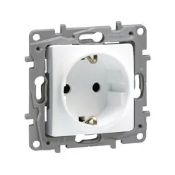   Legrand Niloé 2P+F csatlakozóaljzat biztonsági zsaluval (csavaros), fehér (Legrand 764529)