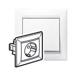   Legrand Valena 2P+F csatlakozóaljzat monoblokk, fehér (Legrand 774423)