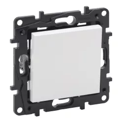   Legrand Niloé Step egypólusú nyomó, 6A, fehér (Legrand 863109)
