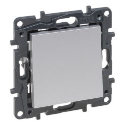   Legrand Niloé Step egypólusú nyomó, 6A, alumínium (Legrand 863309)