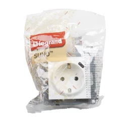 SUNO 2P+F CSATLALJ.RUG.+USB-C FEHÉR